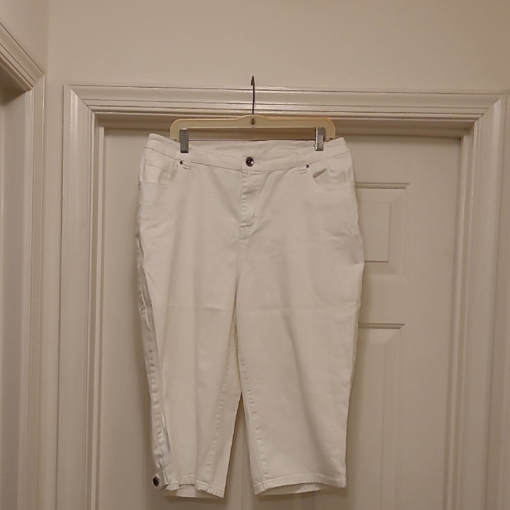 Liz & Me White Ankle Cropped Jeans